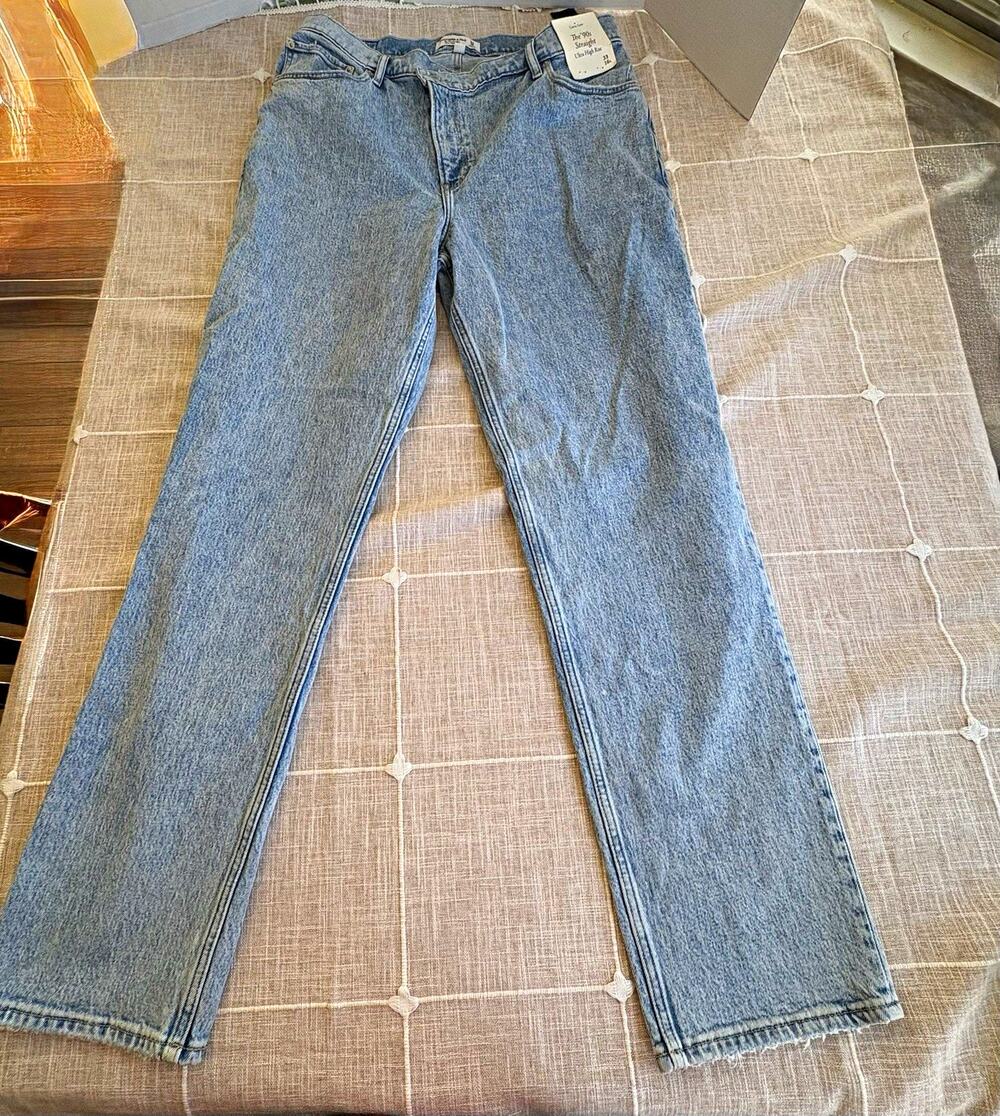 Abercrombie & Fitch Curve Love '90s Straight Ultra High Rise Light Wash 33 NWT